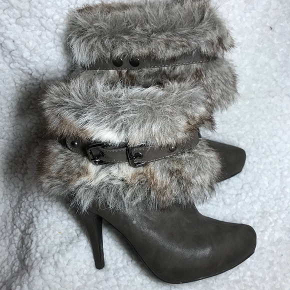 Women’s fur bootiesBRAND NEW. NWOT - Picture 2 of 4